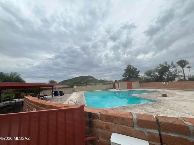 2523 W Calle Parai­so, Tucson, AZ 85745