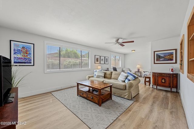 2523 W Calle Parai­so, Tucson, AZ 85745