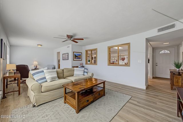 2523 W Calle Parai­so, Tucson, AZ 85745