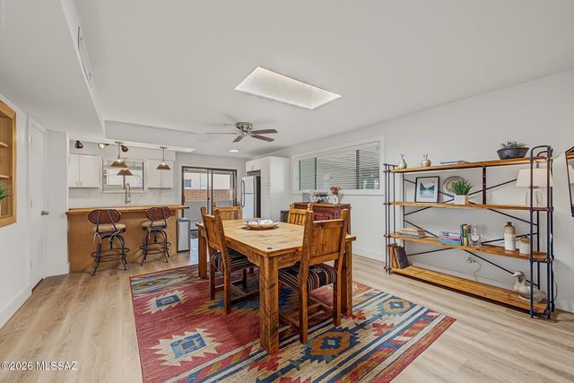 2523 W Calle Parai­so, Tucson, AZ 85745