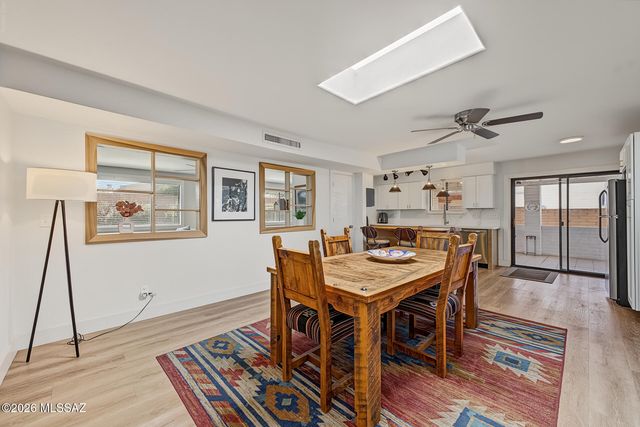 2523 W Calle Parai­so, Tucson, AZ 85745
