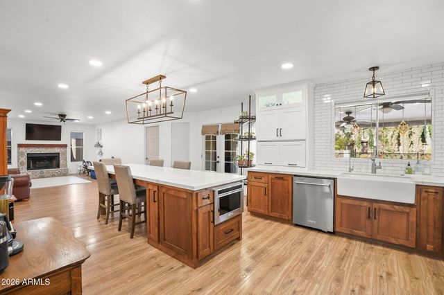 11428 W WILLOW Lane, Avondale, AZ 85392