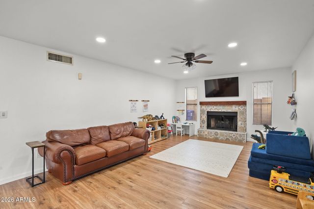 11428 W WILLOW Lane, Avondale, AZ 85392