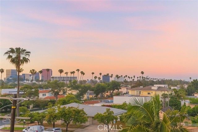 432 South Hamel Road 302, Los Angeles, CA 90048