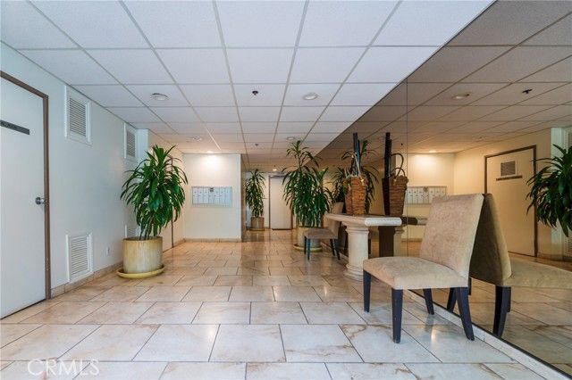 432 South Hamel Road 302, Los Angeles, CA 90048