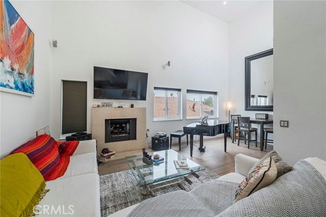 432 South Hamel Road 302, Los Angeles, CA 90048