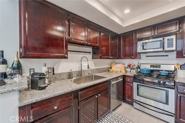 432 South Hamel Road 302, Los Angeles, CA 90048