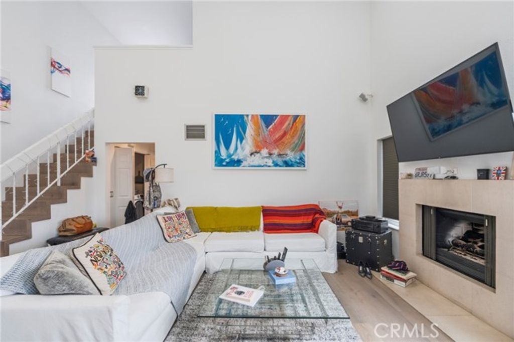 432 South Hamel Road 302, Los Angeles, CA 90048