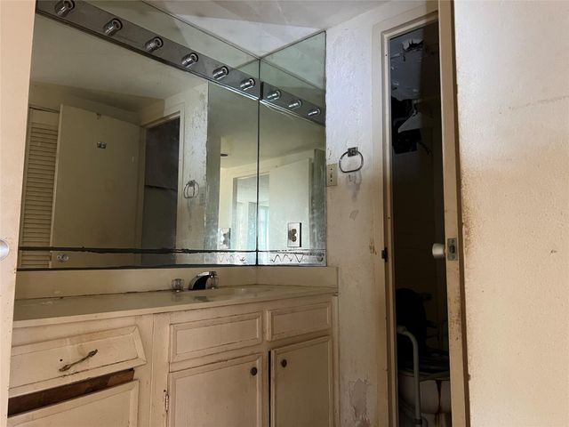 7520 Hornwood Drive 602, Houston, TX 77036