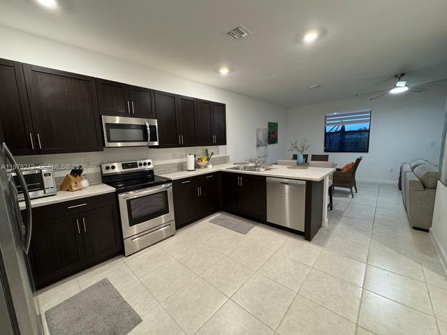 10261 SW 228th Ter, Miami, FL 33190