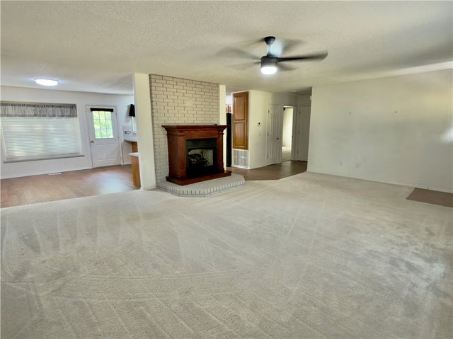 14341 Fox Road, Rogers, AR 72756