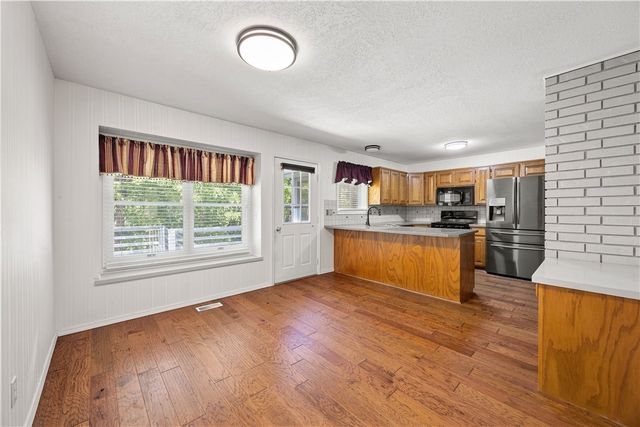 14341 Fox Road, Rogers, AR 72756