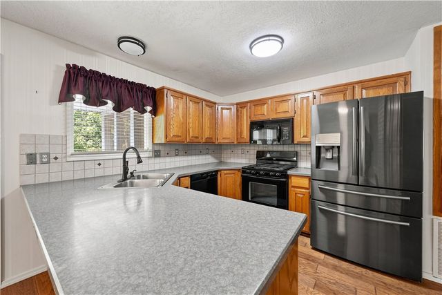 14341 Fox Road, Rogers, AR 72756
