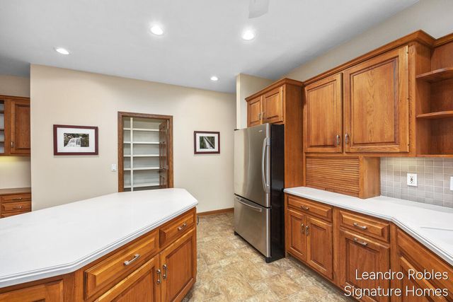 2875 Riverwoods Drive NE, Rockford, MI 49341