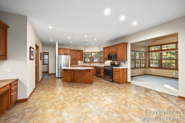 2875 Riverwoods Drive NE, Rockford, MI 49341