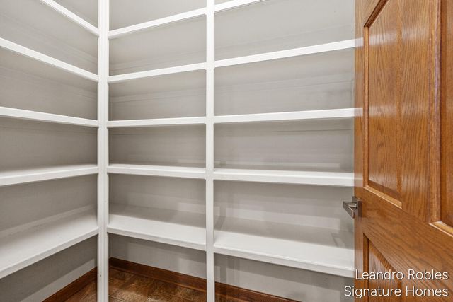 2875 Riverwoods Drive NE, Rockford, MI 49341