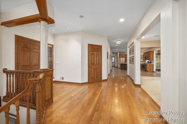 2875 Riverwoods Drive NE, Rockford, MI 49341