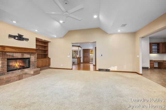 2875 Riverwoods Drive NE, Rockford, MI 49341