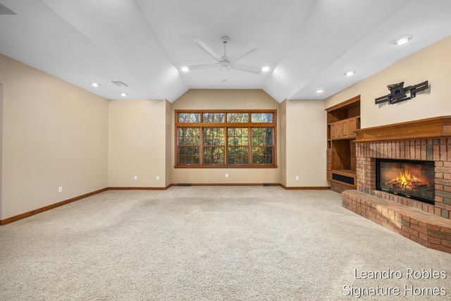 2875 Riverwoods Drive NE, Rockford, MI 49341