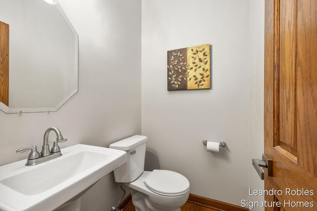 2875 Riverwoods Drive NE, Rockford, MI 49341