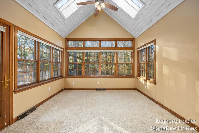 2875 Riverwoods Drive NE, Rockford, MI 49341