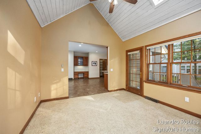 2875 Riverwoods Drive NE, Rockford, MI 49341