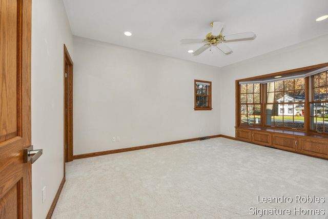 2875 Riverwoods Drive NE, Rockford, MI 49341