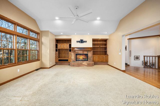 2875 Riverwoods Drive NE, Rockford, MI 49341