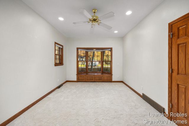 2875 Riverwoods Drive NE, Rockford, MI 49341