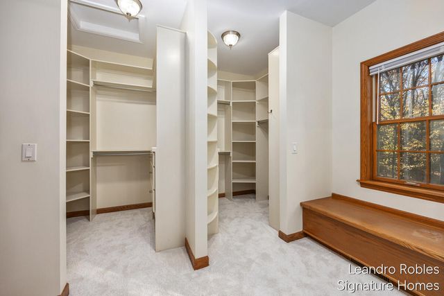 2875 Riverwoods Drive NE, Rockford, MI 49341