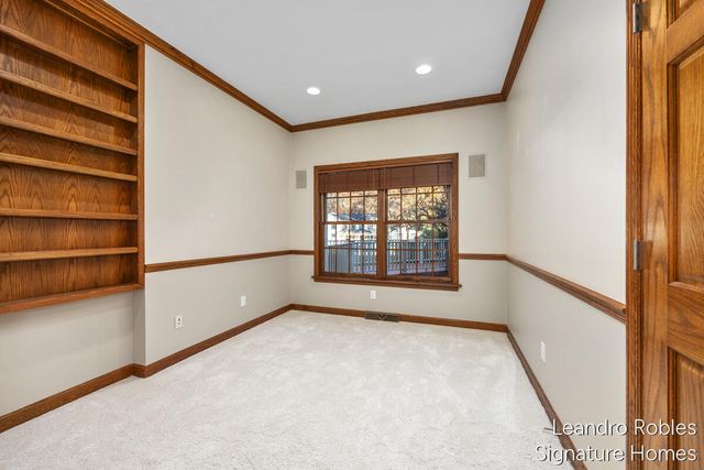 2875 Riverwoods Drive NE, Rockford, MI 49341