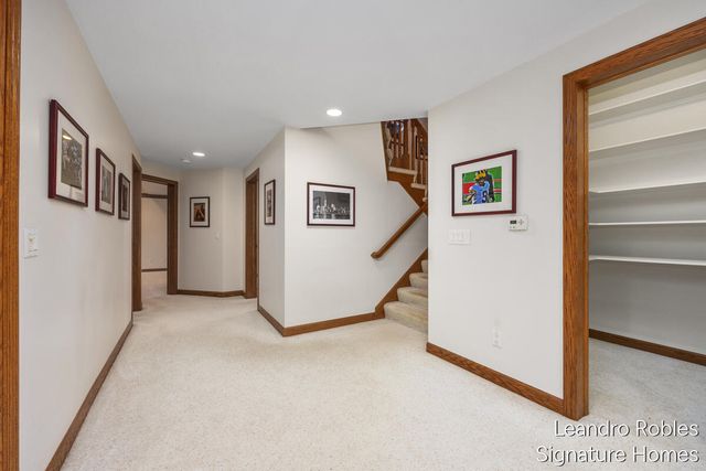 2875 Riverwoods Drive NE, Rockford, MI 49341