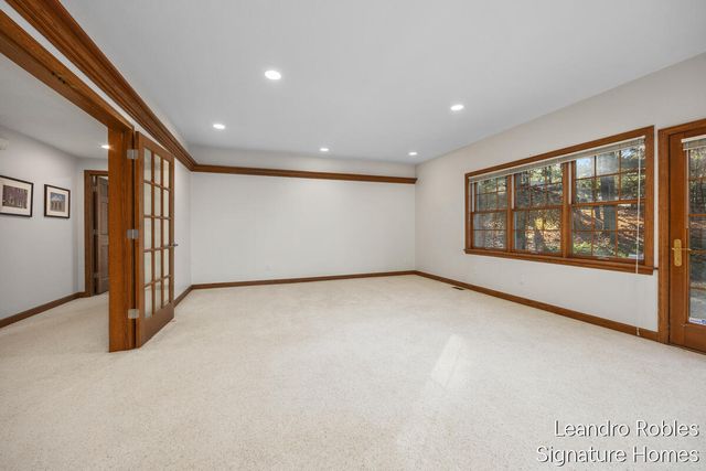 2875 Riverwoods Drive NE, Rockford, MI 49341