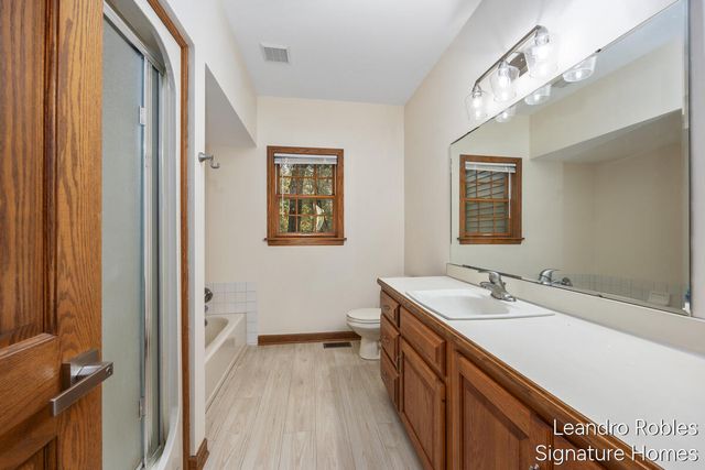 2875 Riverwoods Drive NE, Rockford, MI 49341