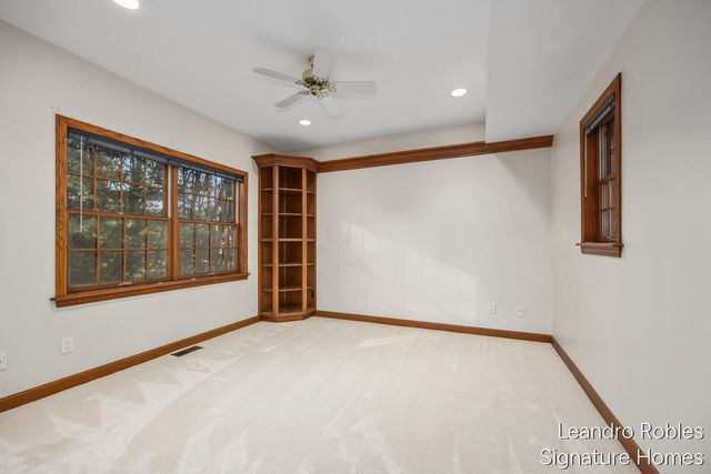 2875 Riverwoods Drive NE, Rockford, MI 49341