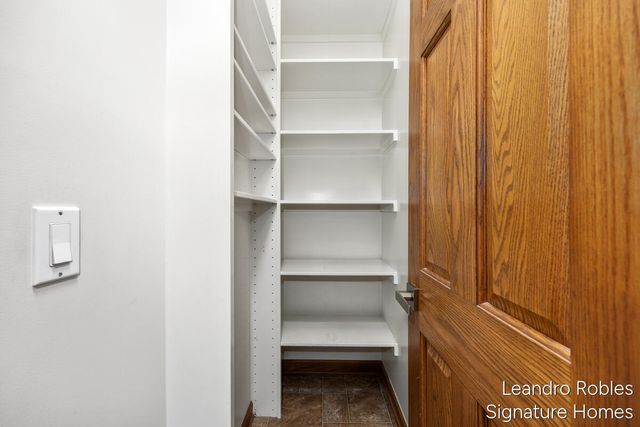 2875 Riverwoods Drive NE, Rockford, MI 49341