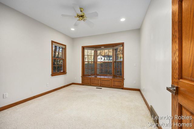 2875 Riverwoods Drive NE, Rockford, MI 49341