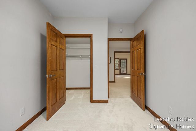 2875 Riverwoods Drive NE, Rockford, MI 49341