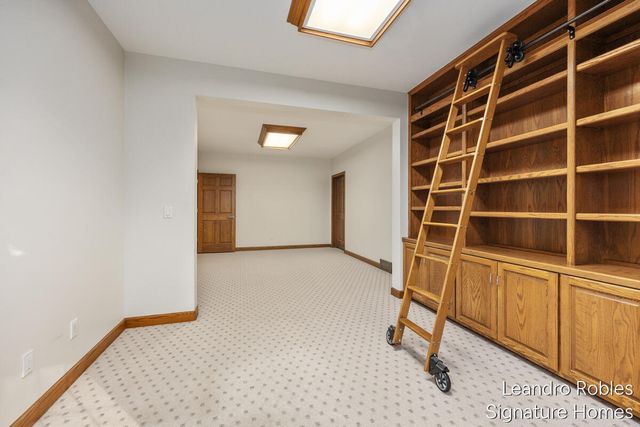 2875 Riverwoods Drive NE, Rockford, MI 49341