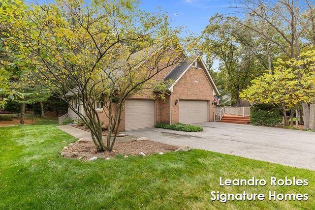 2875 Riverwoods Drive NE, Rockford, MI 49341