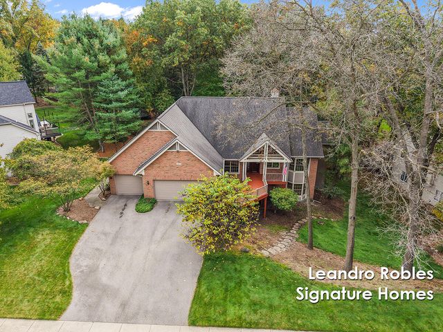 2875 Riverwoods Drive NE, Rockford, MI 49341