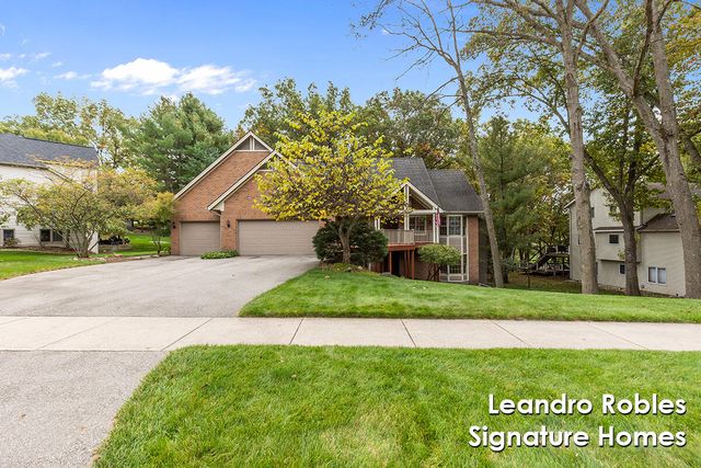 2875 Riverwoods Drive NE, Rockford, MI 49341