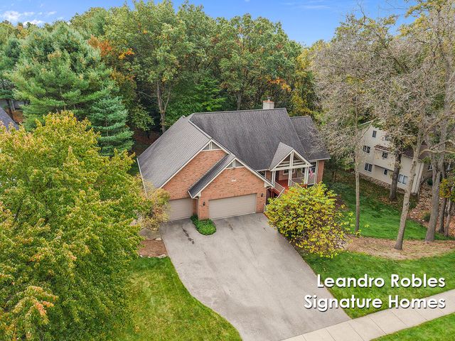 2875 Riverwoods Drive NE, Rockford, MI 49341