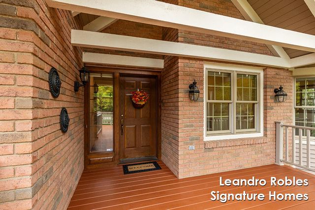 2875 Riverwoods Drive NE, Rockford, MI 49341