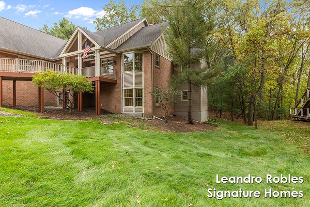 2875 Riverwoods Drive NE, Rockford, MI 49341