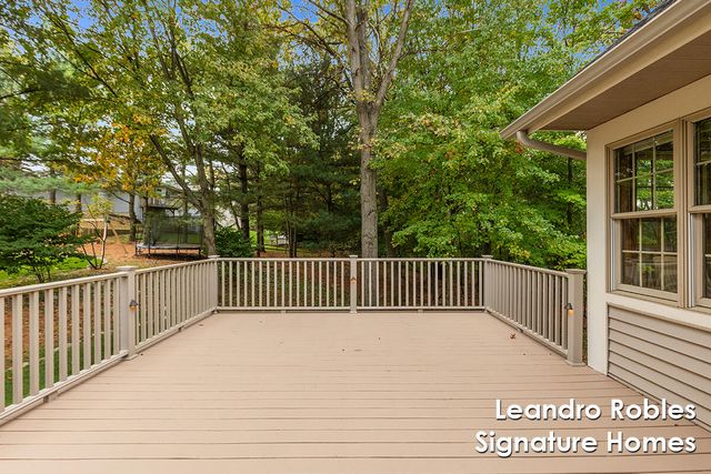 2875 Riverwoods Drive NE, Rockford, MI 49341