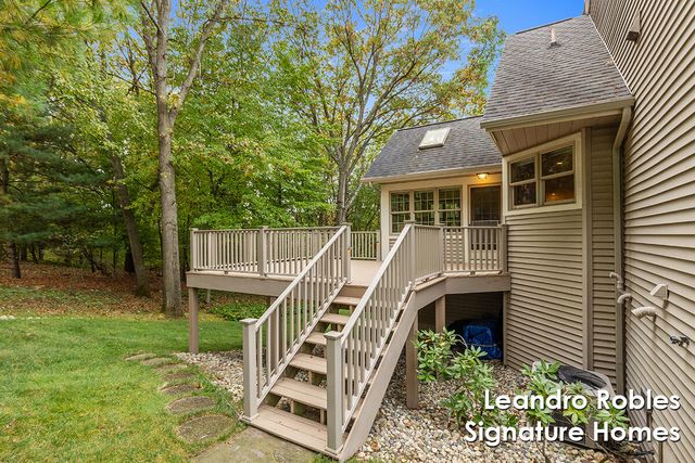 2875 Riverwoods Drive NE, Rockford, MI 49341