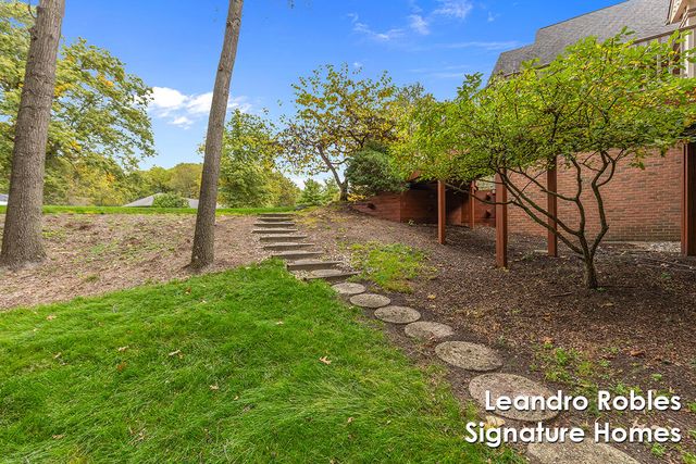 2875 Riverwoods Drive NE, Rockford, MI 49341