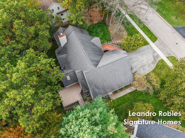 2875 Riverwoods Drive NE, Rockford, MI 49341