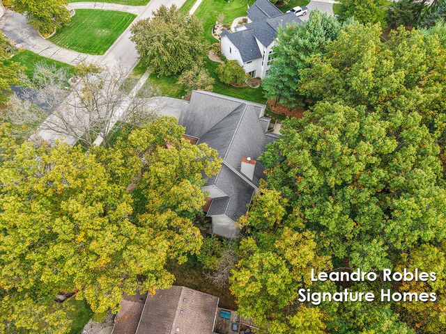 2875 Riverwoods Drive NE, Rockford, MI 49341